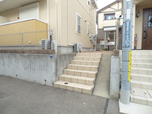 サニー離宮前の物件外観写真